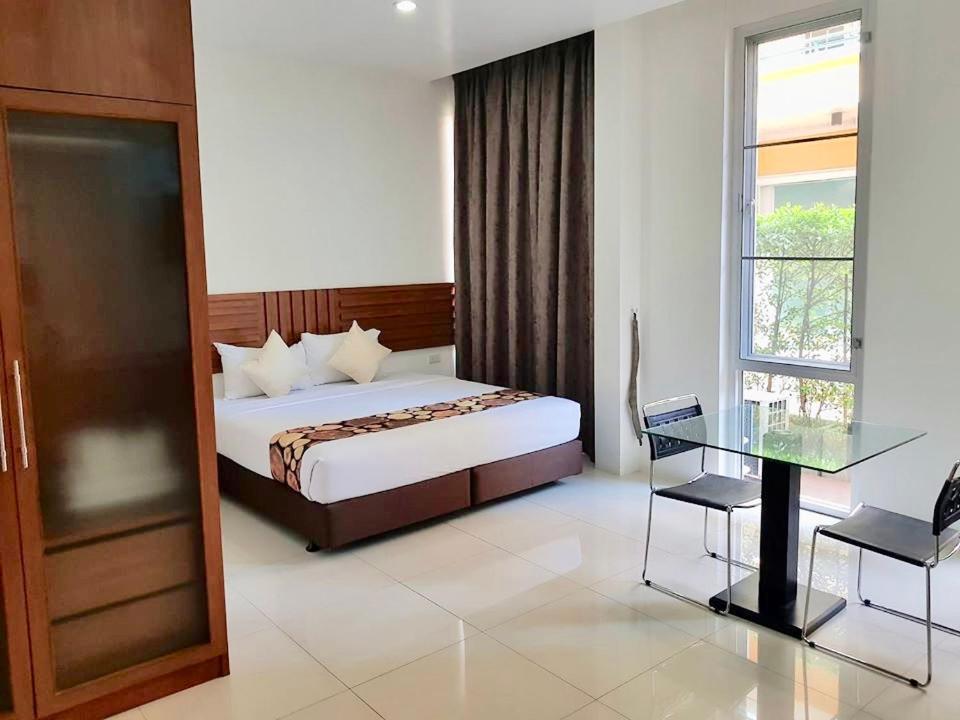 Отель Paholyothin Park Place 3*