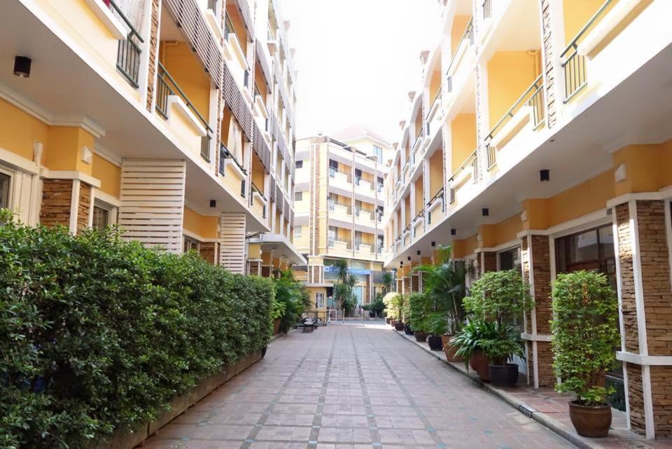 Paholyothin Park Place 3* Бангкок
