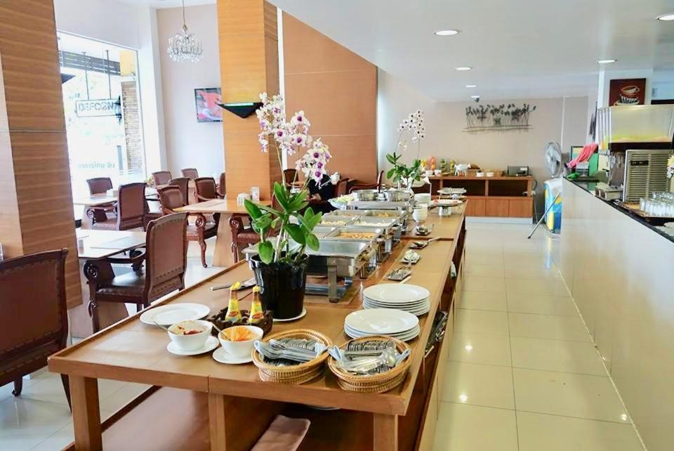 Paholyothin Park Place 3* Бангкок