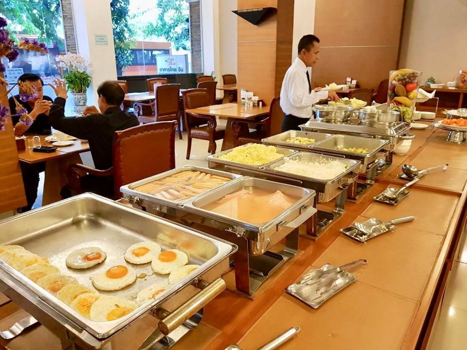 Paholyothin Park Place 3* Бангкок